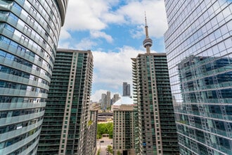 16 York St in Toronto, ON - Building Photo - Building Photo