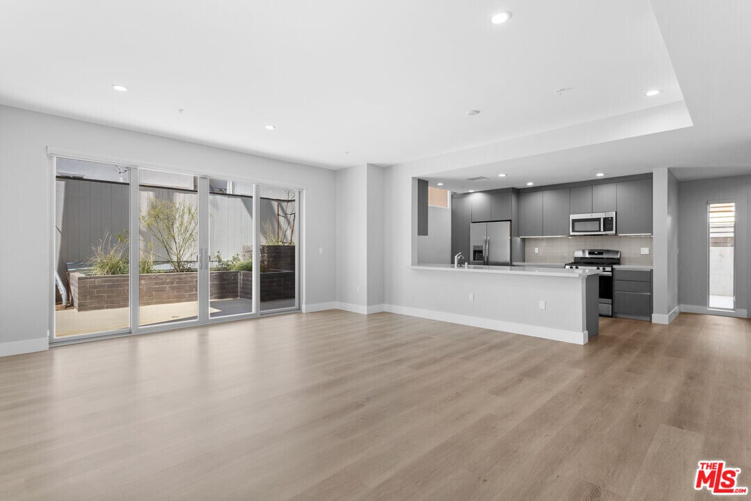 1223 Hayworth Ave in West Hollywood, CA - Building Photo