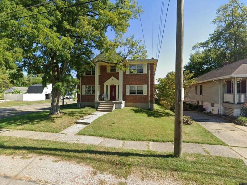 7134 Delaware Ave in Deer Park, OH - Building Photo
