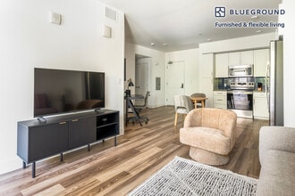 85 Cleaveland Rd in Pleasant Hill, CA - Foto de edificio - Building Photo