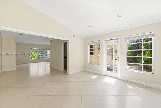 3300 Segovia St, Unit B in Coral Gables, FL - Building Photo - Building Photo
