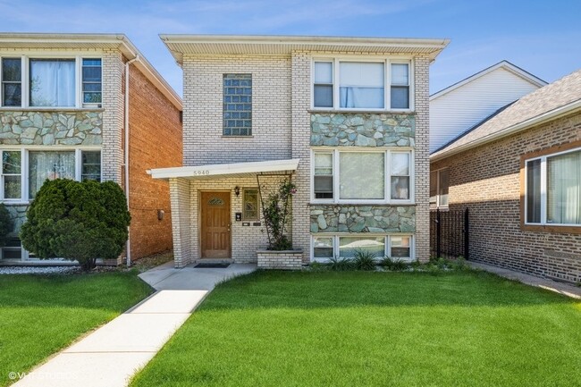 5940 S Kilbourn Ave, Unit 2