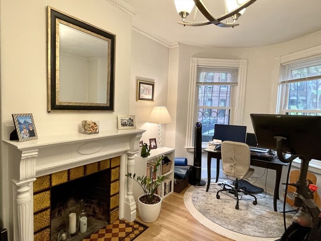 20 Wellington St, Unit 2 in Boston, MA - Foto de edificio - Building Photo