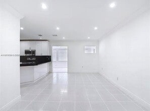 7410 SW 39th St in Miami, FL - Building Photo - Building Photo