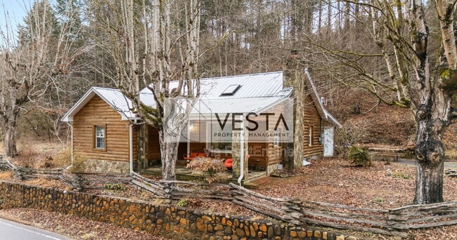 460 NC-208 in Marshall, NC - Building Photo - Building Photo