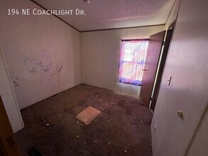 194 Coachlight Dr in Topeka, KS - Building Photo - Building Photo
