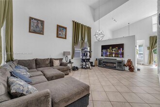 1755 NE 37th Ave, Unit 320 in Homestead, FL - Building Photo - Building Photo