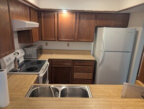 12721 NE 129th Ct, Unit F in Kirkland, WA - Foto de edificio - Building Photo