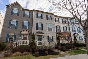 2023 Serviceberry Rd in Dumfries, VA - Building Photo