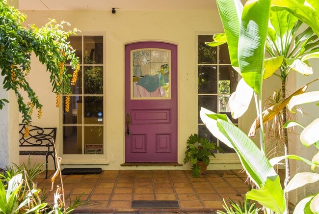 property at 592 Kaupakalua Rd