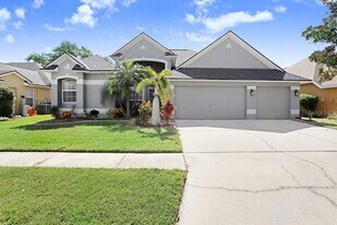 7005 Cohasset Cir in Riverview, FL - Building Photo