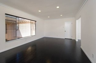 Laurel Apartments in West Hollywood, CA - Building Photo - Interior Photo