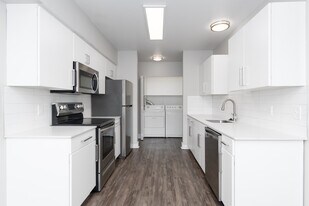 5819 Glisan in Portland, OR - Building Photo