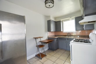 620 Edenborn Ave in Metairie, LA - Building Photo - Building Photo