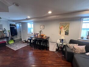 142 Centre St in Boston, MA - Building Photo - Building Photo