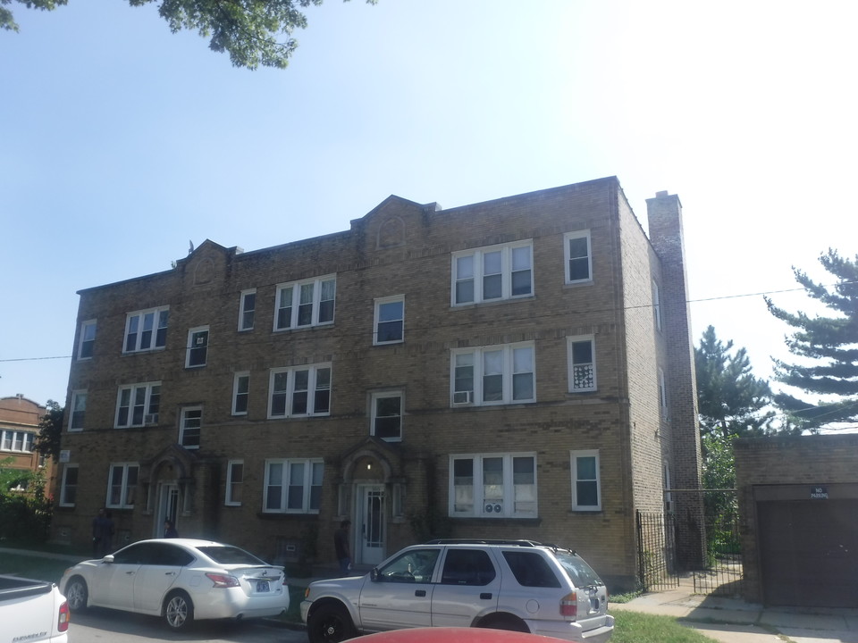 5035 W Palmer St in Chicago, IL - Building Photo