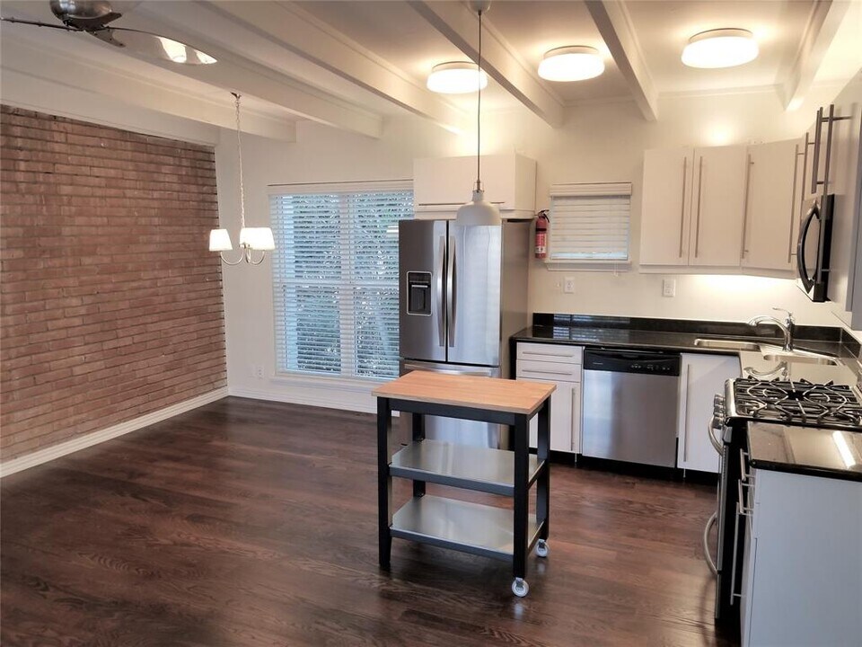 216 Marshall St in Houston, TX - Building Photo