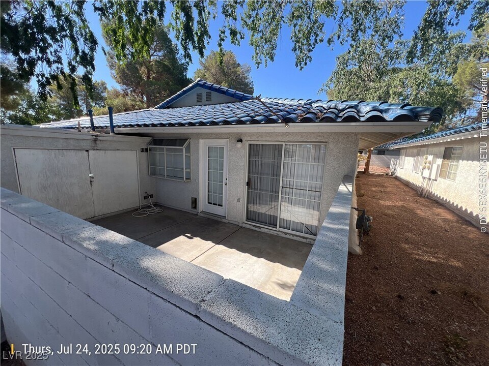 2137 Petersham Ct in Las Vegas, NV - Foto de edificio