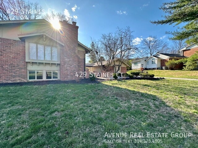429 Staines Ct in Creve Coeur, MO - Building Photo - Building Photo