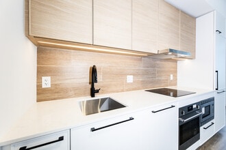 1050 Eastern Ave in Toronto, ON - Building Photo - Building Photo