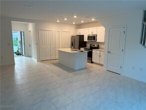 14237 Oviedo Pl in Tice, FL - Building Photo - Building Photo