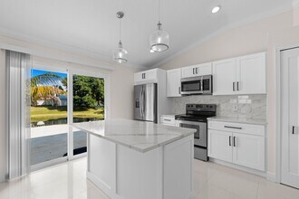 1151 Delray Lakes Dr in Delray Beach, FL - Building Photo - Building Photo