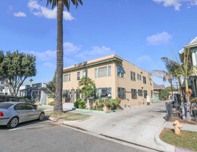 433-439 W 9th St in Long Beach, CA - Building Photo - Primary Photo