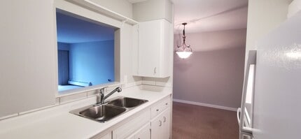 2040 White Birch Rd in Sidney, BC - Building Photo - Building Photo