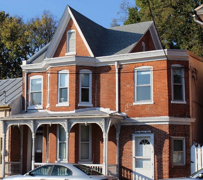 121 E Pomfret St, Unit #1