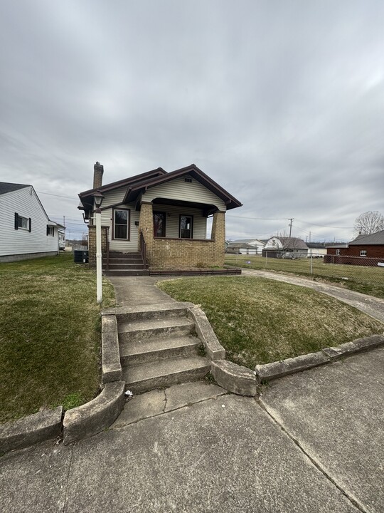 2630 S 4th St in Ironton, OH - Building Photo