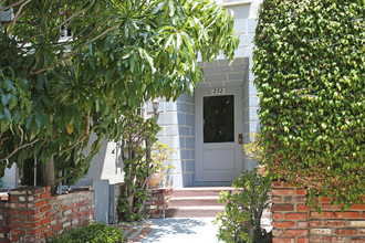 232 N Clark Dr in Beverly Hills, CA - Building Photo - Building Photo