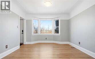 542 Walmer Rd in Hamilton, ON - Building Photo