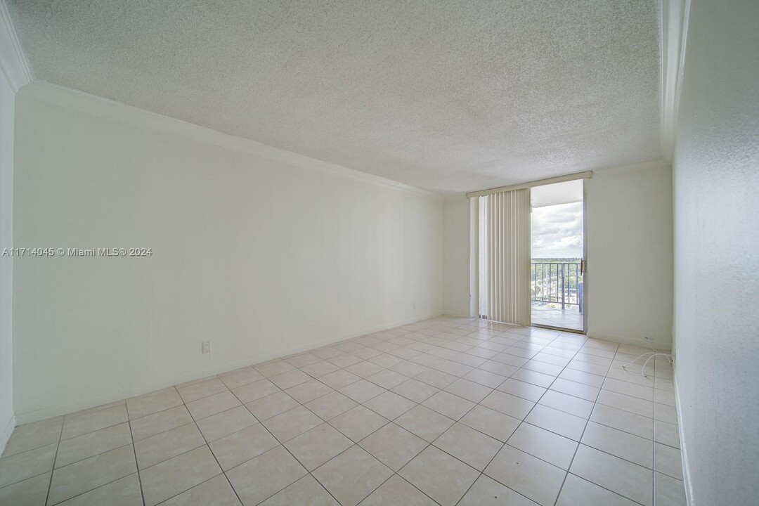 2903 N Miami Beach Blvd in North Miami Beach, FL - Building Photo