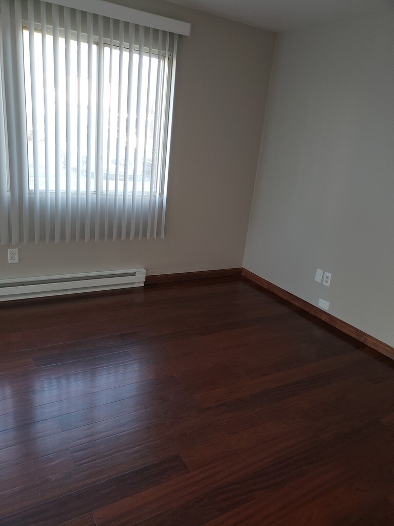 Tudor Park Apartments in Morris, IL
