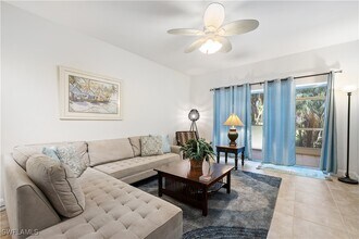 757 Wiggins Lake Dr in Naples, FL - Building Photo - Building Photo