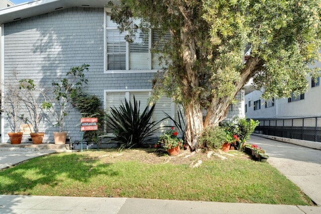 218 Gale Properties in Beverly Hills, CA - Building Photo - Building Photo