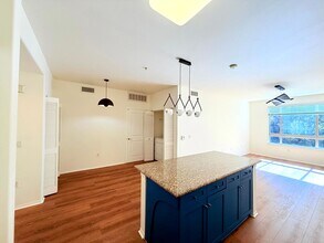 100 S Alameda St in Los Angeles, CA - Building Photo - Building Photo