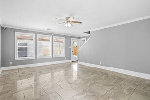 2811 Oakland Brook St in Houston, TX - Building Photo