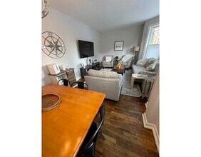 141 Chiswick Rd, Unit #01, in Boston, MA - Foto de edificio - Building Photo