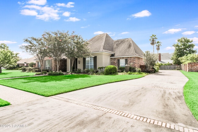 102 Bear Creek Ct in Broussard, LA - Building Photo - Building Photo