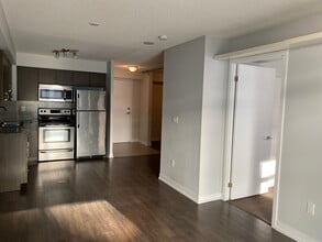 812 Lansdowne Av in Toronto, ON - Building Photo - Building Photo