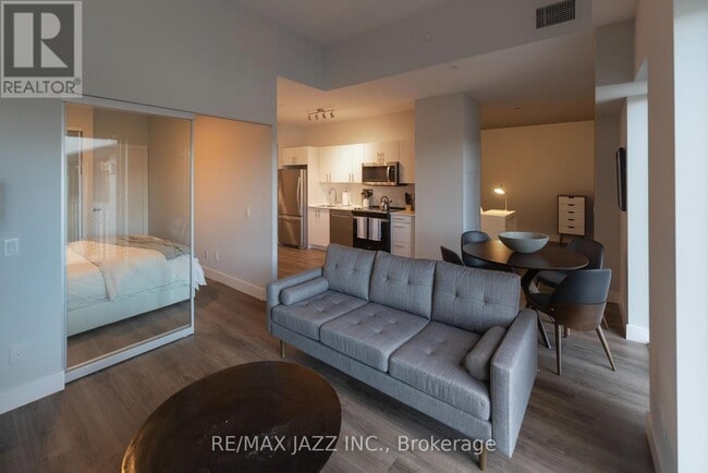 80 Bond St E in Oshawa, ON - Building Photo - Building Photo