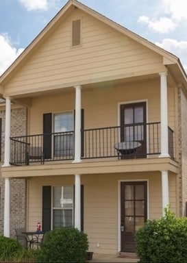 property at 702 Southpointe Commons Loop