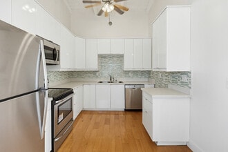 3733 Riviera Dr in San Diego, CA - Building Photo - Building Photo