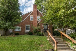 1302 E Hunter Ave in Bloomington, IN - Building Photo