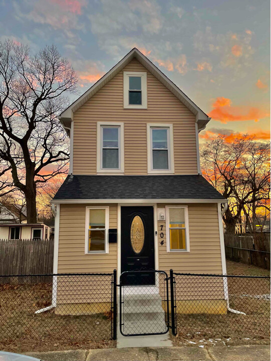 704 Columbia Blvd in National Park, NJ - Building Photo