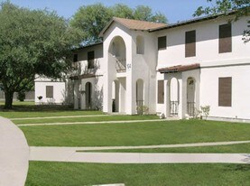 Kingsville Pointe in Kingsville, TX - Building Photo