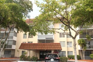 4156 Inverrary Dr, Unit 407 in Lauderhill, FL - Building Photo