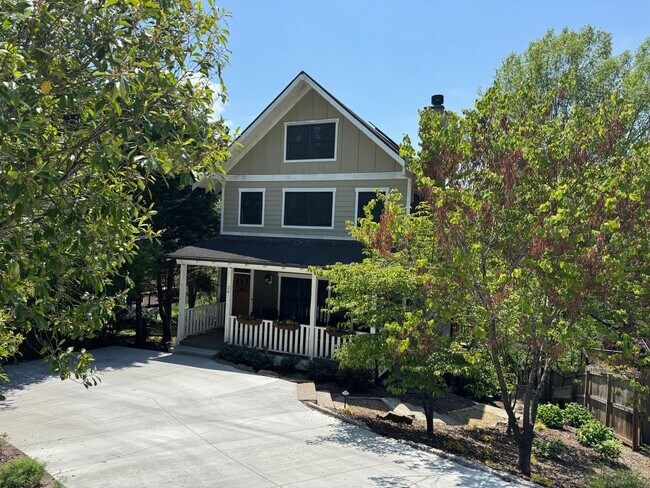 29 Thurland Ave in Asheville, NC - Building Photo - Building Photo