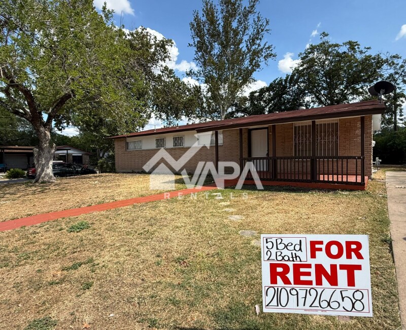 7802 Quirt Dr in San Antonio, TX - Building Photo